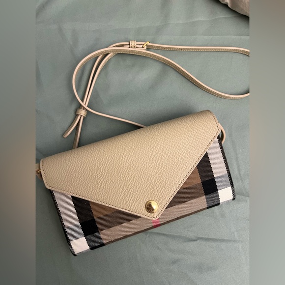 Burberry beige wallet on strap - Picture 1 of 4